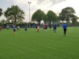 Laatste training S.K.N.W.K. JO9-1 van seizoen 2022-2023 (partijtje tegen de ouders) (19/178)